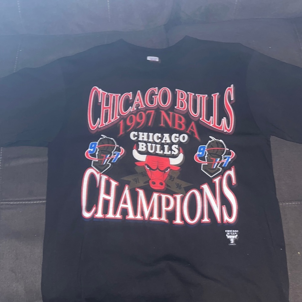 Vintage 1997 Chicago Bulls NBA champions T-shirt